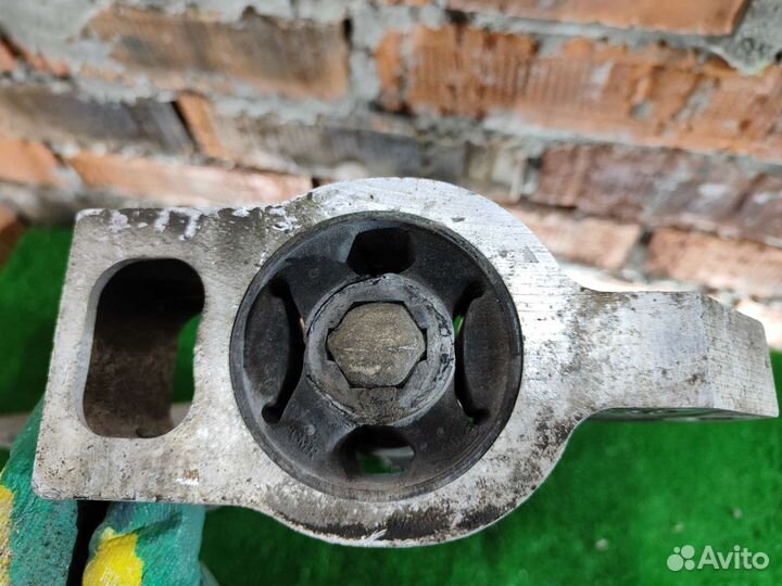 Рычаг передний Volkswagen Passat B6