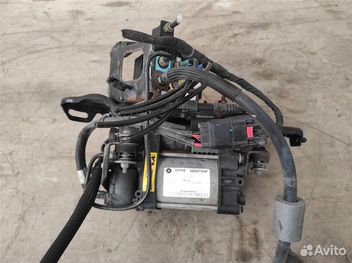 Компрессор пневмоподвески Jeep Grand Cherokee W