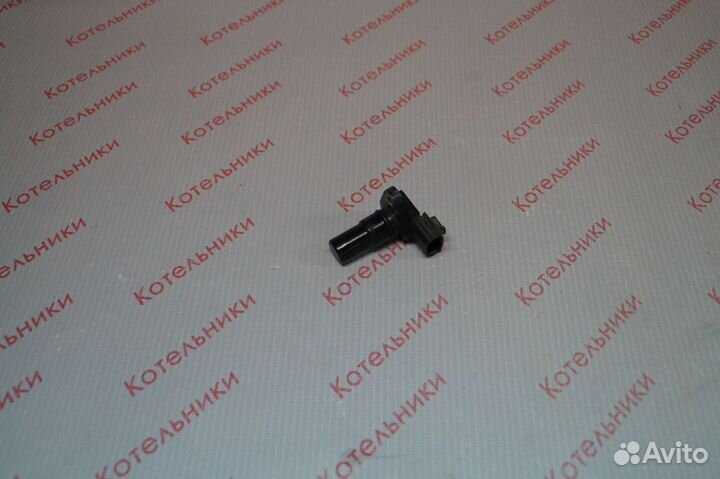 Nissan 31935-8E006 Датчик скорости