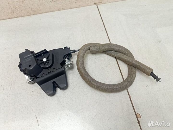 Замок багажника Мерседес