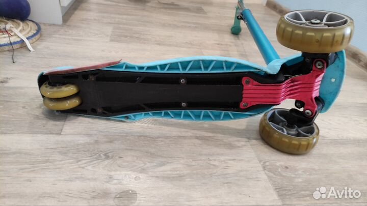 Самокат детский со светящимися колесами