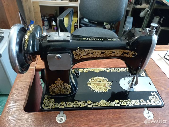 Швейная машинка зингер
