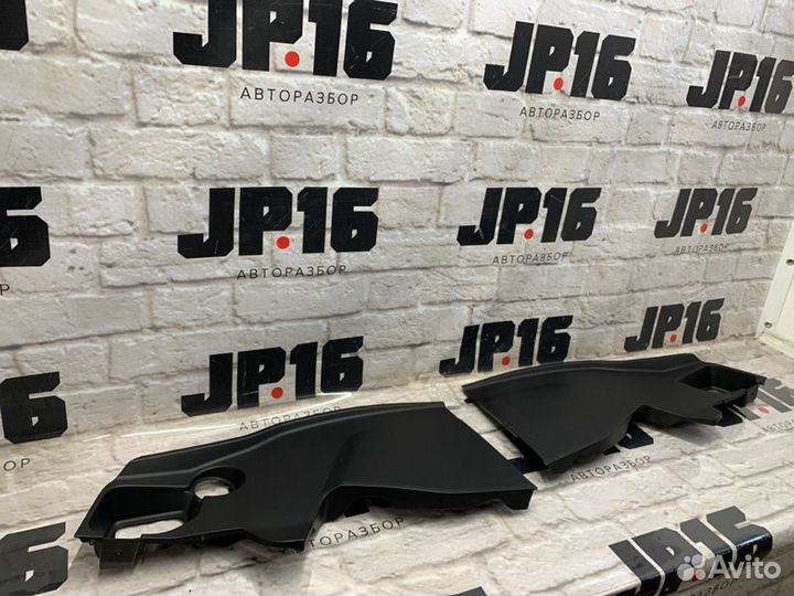 Крышка двигателя (декоративная) левая Infiniti