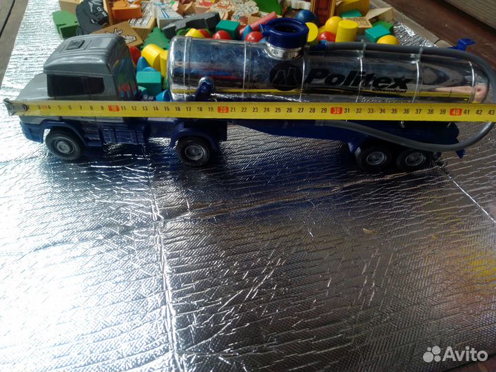 Деревянный конструктор и пластиковый много пакетом