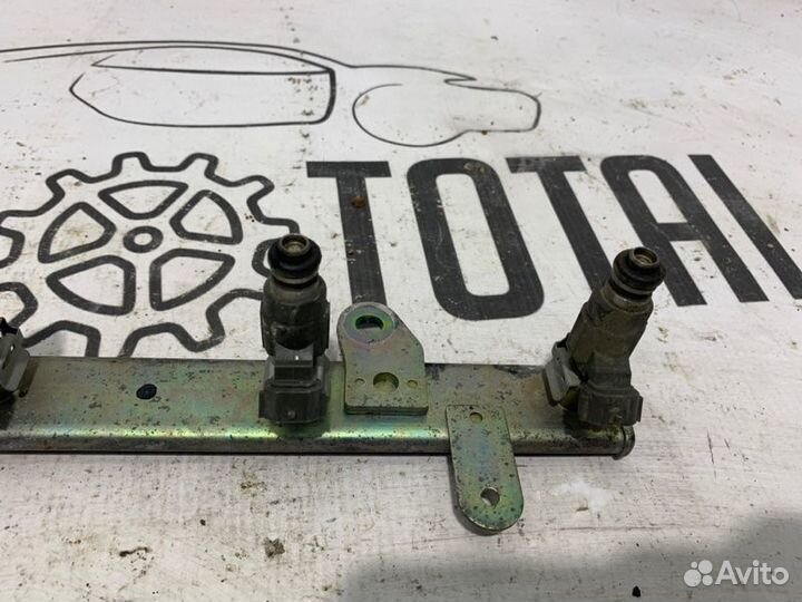 Рампа с форсунками Nissan X-Trail T30 QR20DE 2004