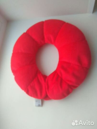 Подушка красная на шею с сердечком