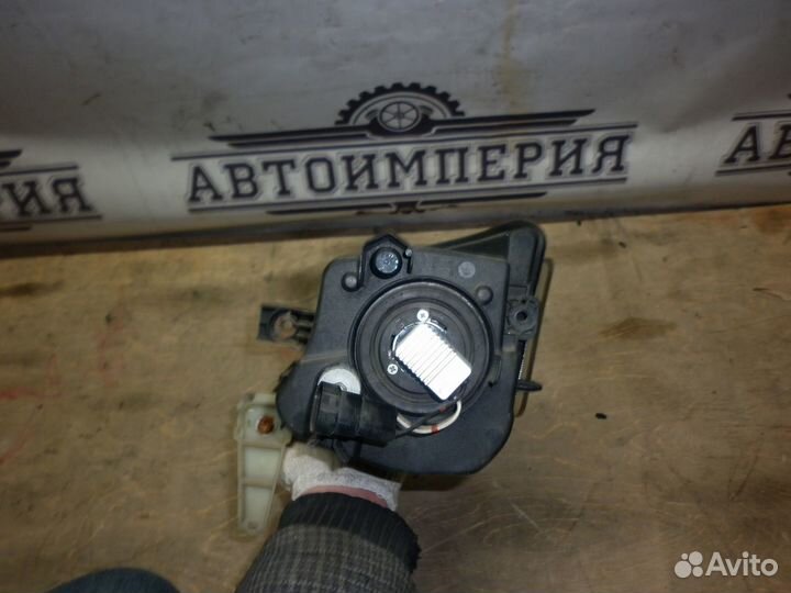 Фара противотуманная правая LS460 LS600 2006-2010