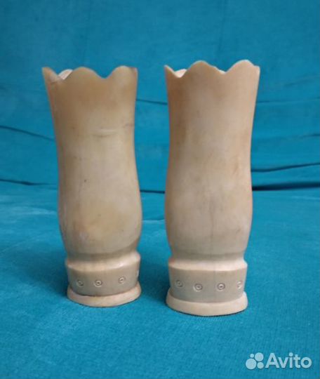 Две вазочки (или карандашницы) кость