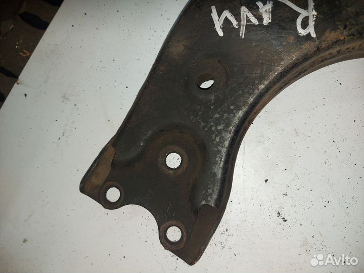 Рычаг передний правый Toyota Rav4 30