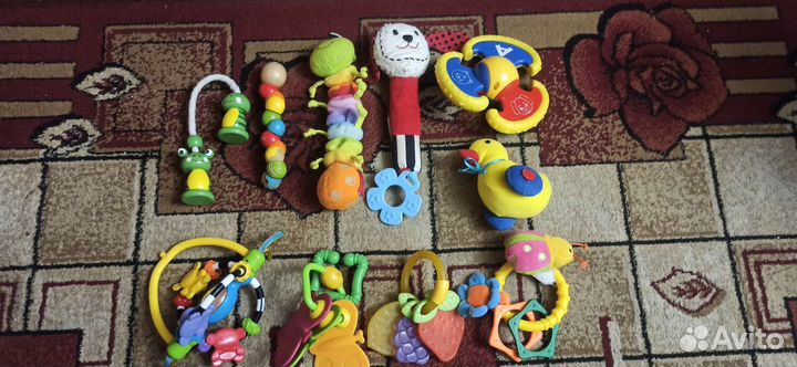 Развивающие игрушки для малышей пакетом бу