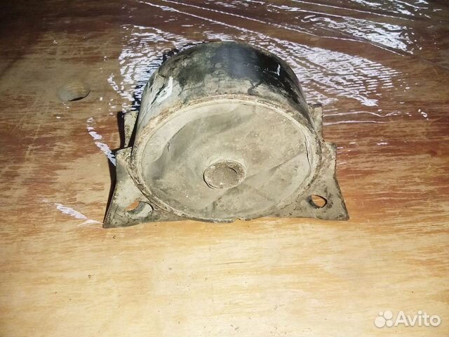Передняя опора двигателя Nissan Primera P12