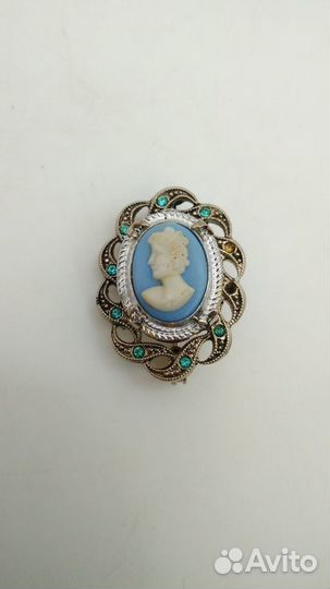 Брошь камея, бакелит, металл, ювелирные стекла, 19