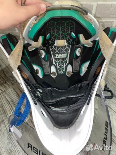 Шлем хоккейного вратаря