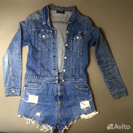 Джинсовая куртка и шорты
