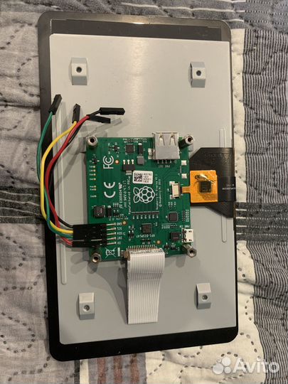 Raspberry Pi Touchscreen Display и компьютер 3b+