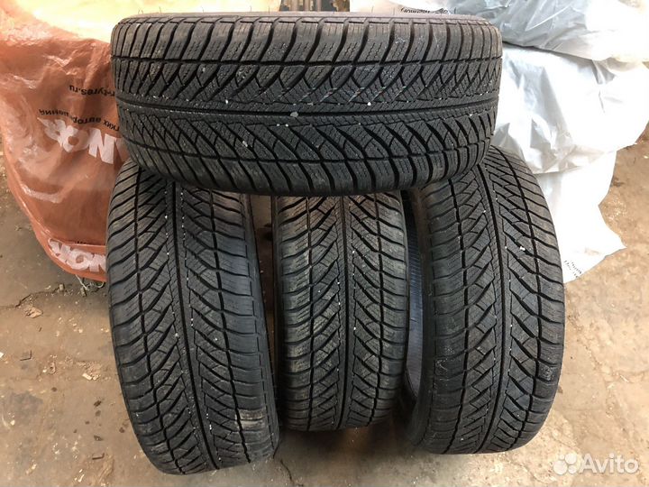 Goodyear UltraGrip 8 Performance 245/45 R18 100V