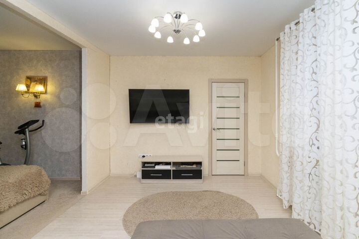 2-к. квартира, 65 м², 1/17 эт.