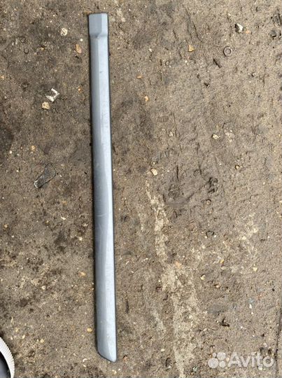 Молдинг задней левой двери Mitsubishi galant