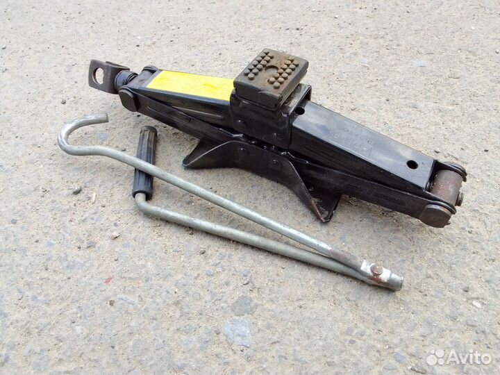 Домкрат ромбический