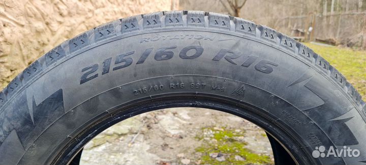 Pirelli Ice Zero 215/60 R16 99T