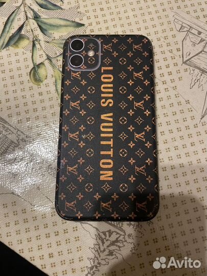 Телефон iPhone 11