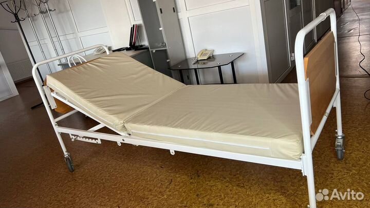 Медицинская кровать