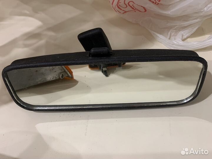 Зеркало заднего вида