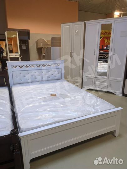 Кровать массив