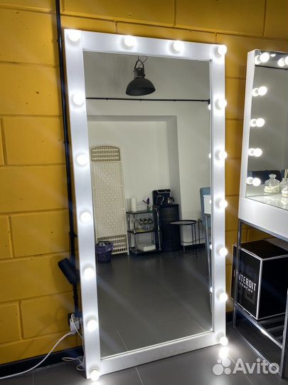 Гримерное зеркало с лампочками бу