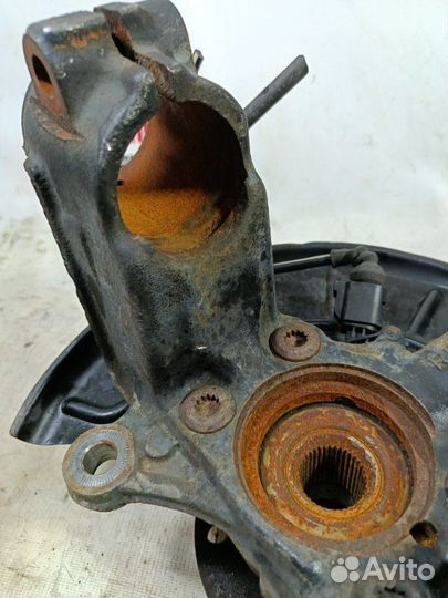 Кулак поворотный передний правый Volkswagen Golf