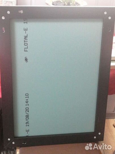 Зеркало в металлической раме новое