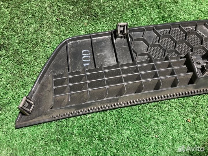 Дефлектор центральный Audi A4 B7 2007