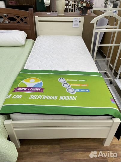 Кровать из массива