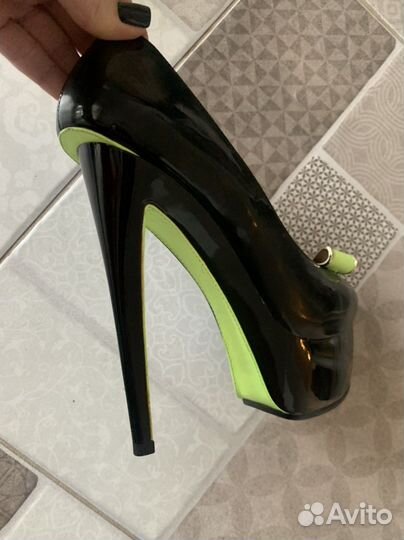 Лаковые туфли 39