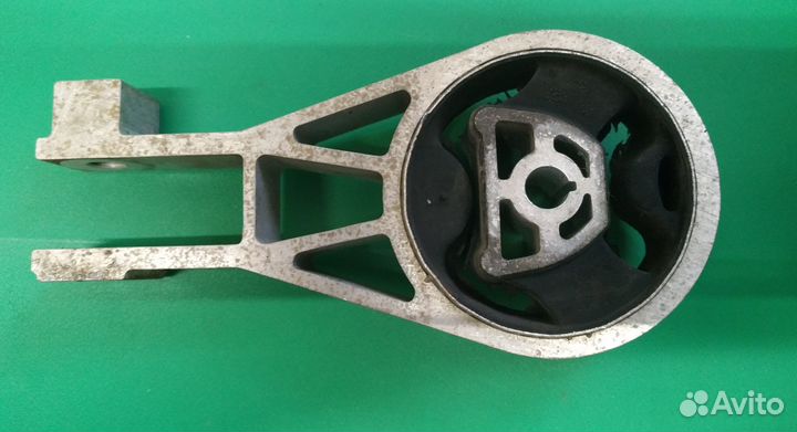 Опора двигателя Opel Corsa D 633374681 GM