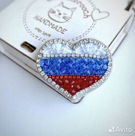 Броши ручной работы из бисера в асортименте