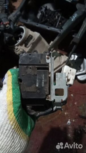 Моторчик привода заслонок печки Toyota Corolla