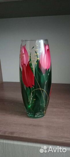 Вазы и хрустальные фигурки