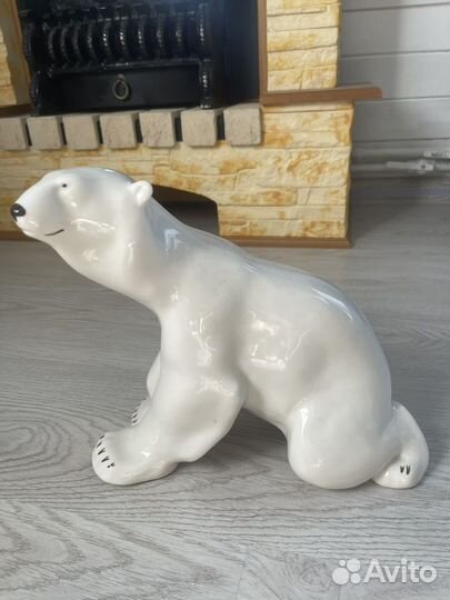 Фарфоровая статуэтка Белый Медведь