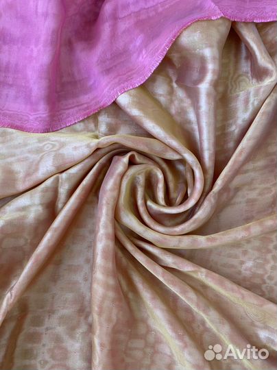 Отрез ткани шёлк