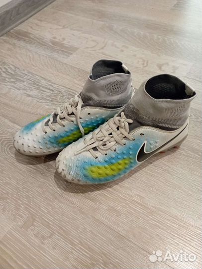 Футбольные бутсы (шиповки)