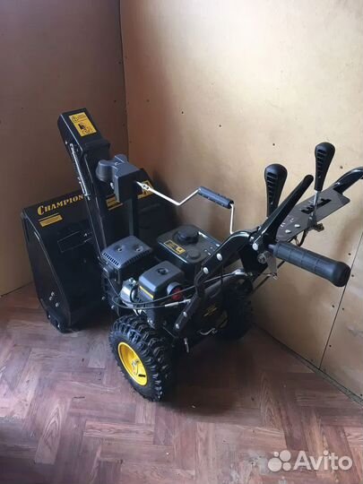Снегоуборщик Champion ST661