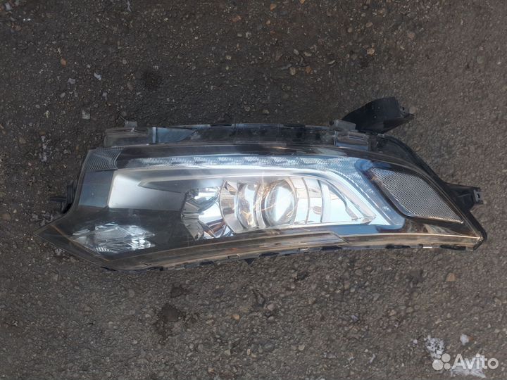 Фара передняя правая для митсубиси аутлендкр 3