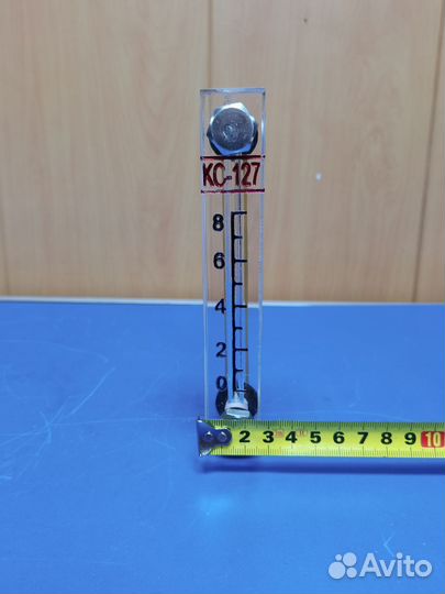 Указатель уровня гидравлики на баке YW2-127