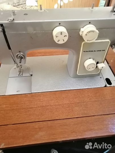 Швейная машина Чайка 142