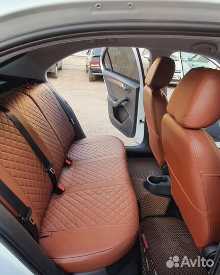 Автомобильные чехлы на Skoda Rapid (2014+)