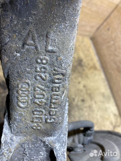 Поворотный кулак передний правый Audi A6 С5 X140