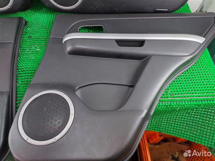 Обшивки дверей комплект Suzuki Grand Vitara 2007