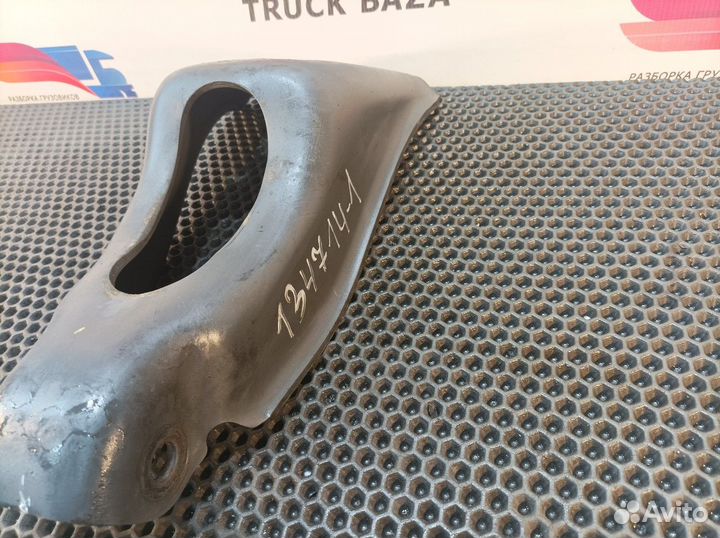 A9433230240 Кронштейн амортизатора верхний