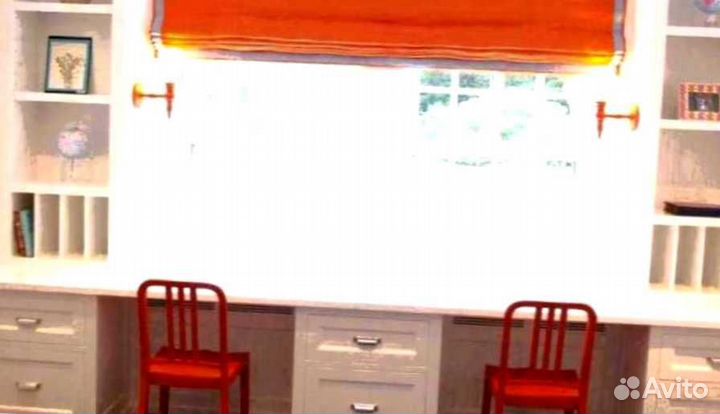 Рабочая зона в углу у окна